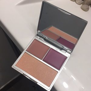 “Falling For You” Cheek Palette In “Smitten”